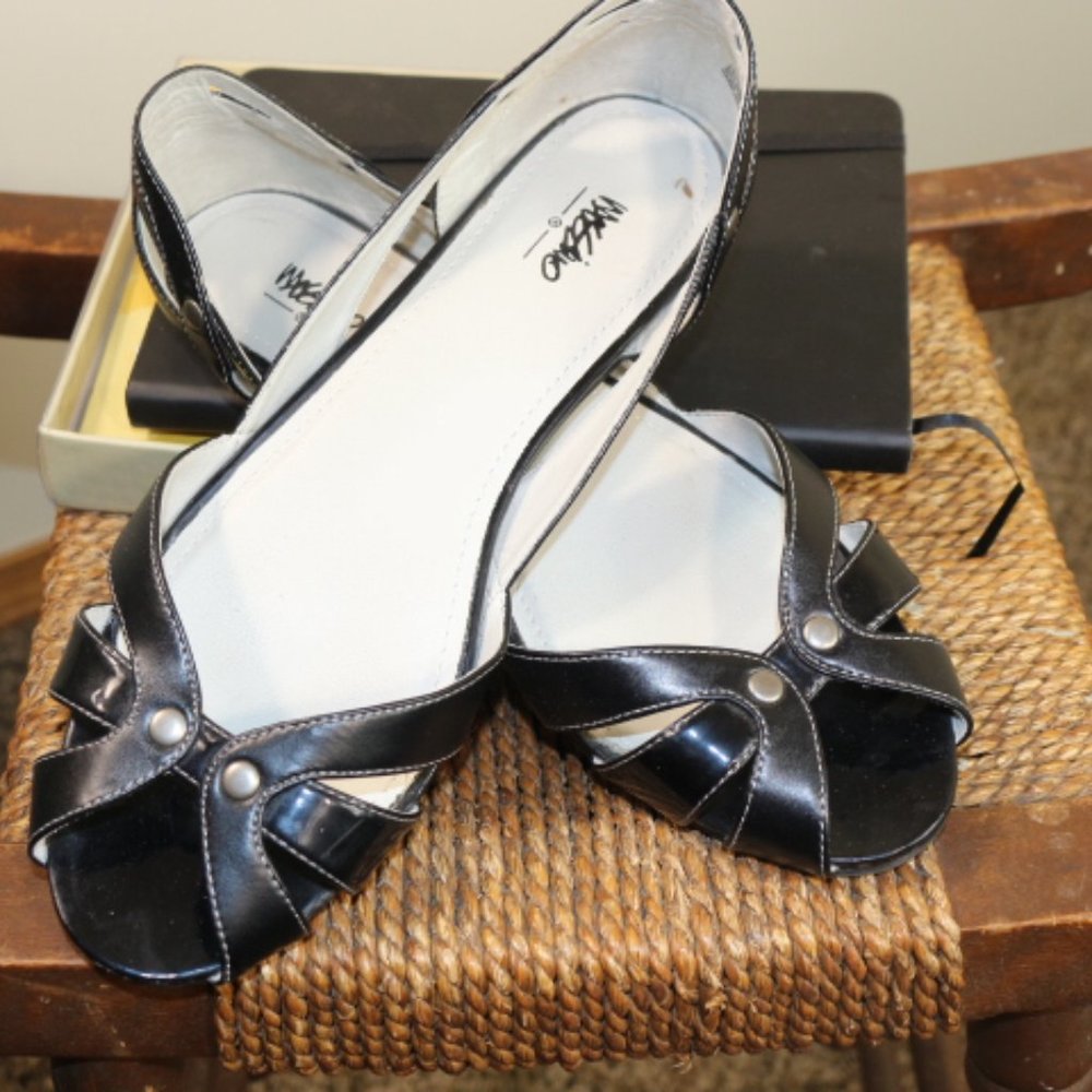 Mossimo leather Black Flat Shoe- size 9